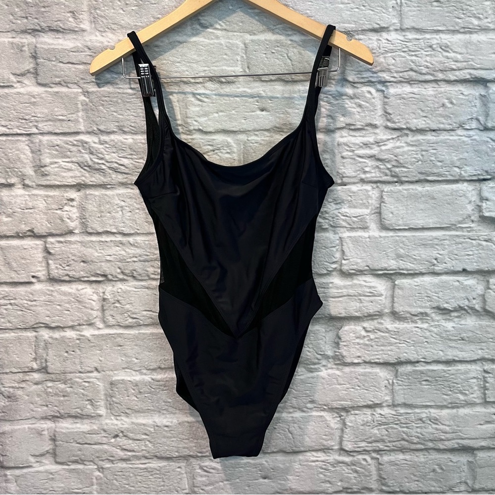 La Blanca by Rod Beattie blk one piece bathing suit size 10 w/ mesh V cut outs